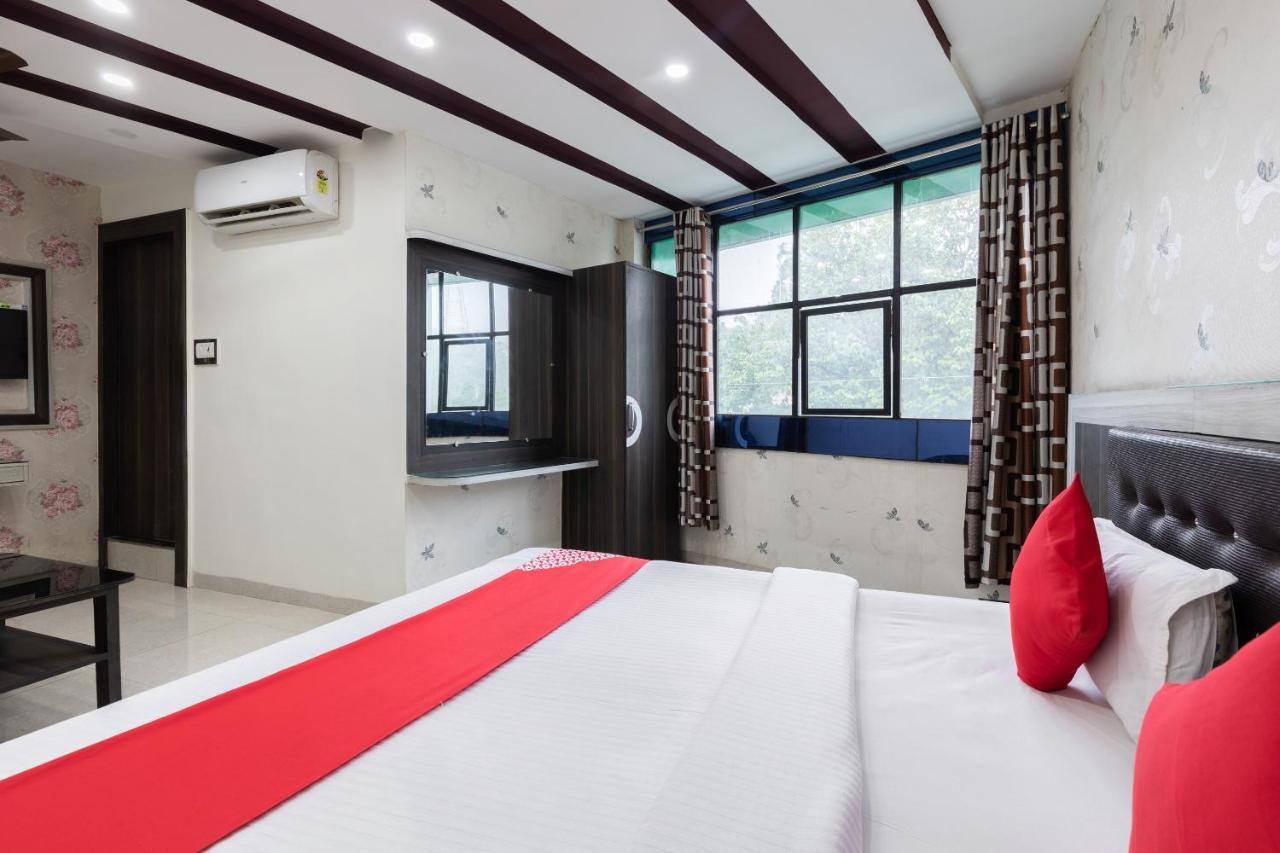 Oyo 45301 Hotel Om Palace Sāgar Esterno foto
