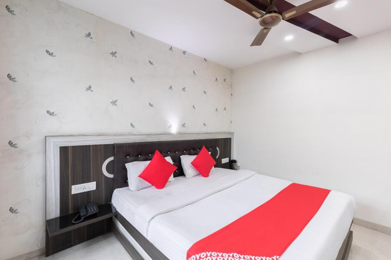 Oyo 45301 Hotel Om Palace Sāgar Esterno foto