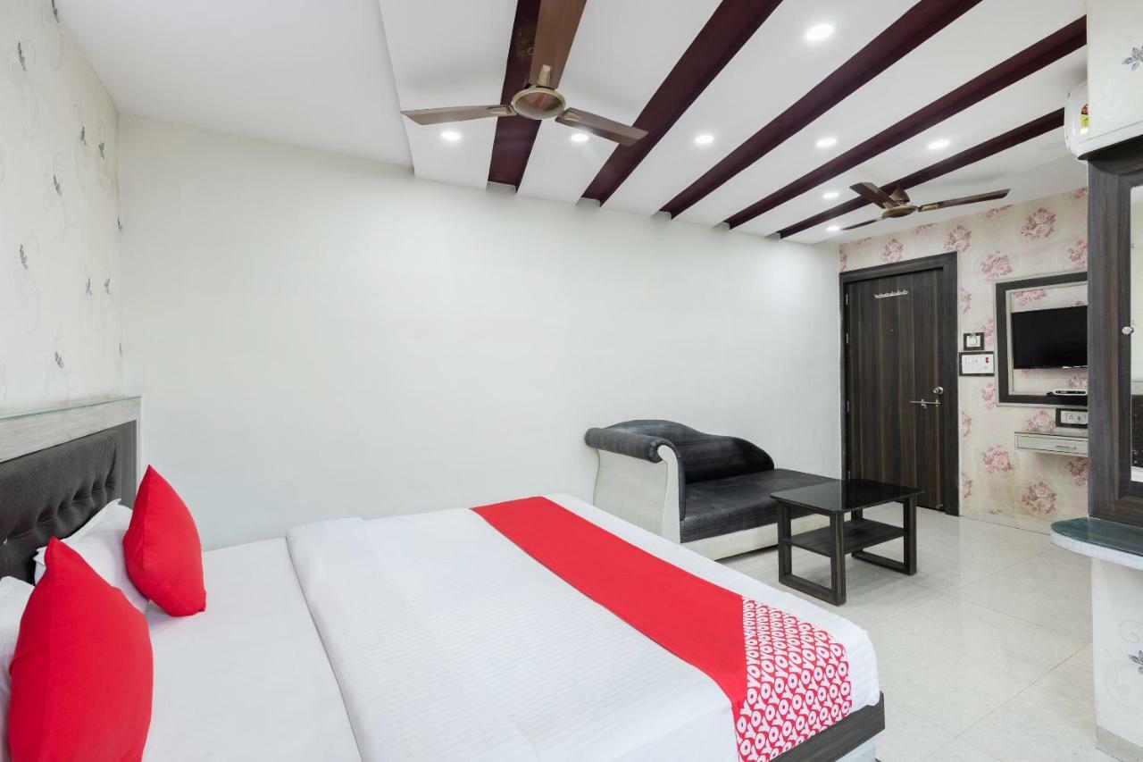 Oyo 45301 Hotel Om Palace Sāgar Esterno foto