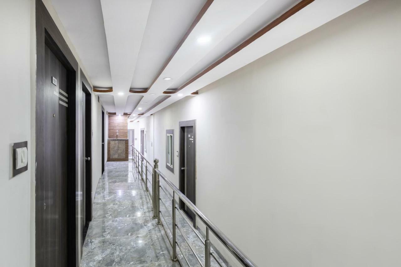 Oyo 45301 Hotel Om Palace Sāgar Esterno foto